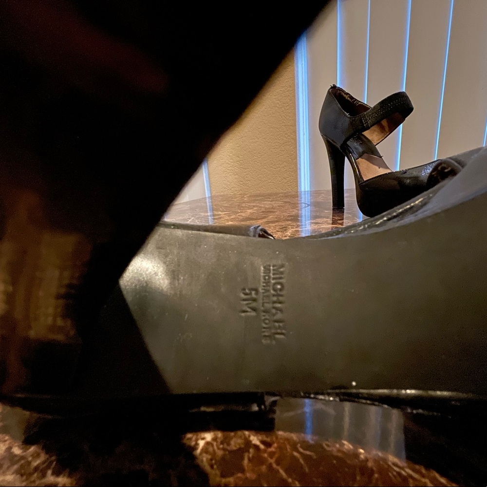 Michael Kors patent leather platform heels.Sturdy and comfortable. - Picture 5 of 5
